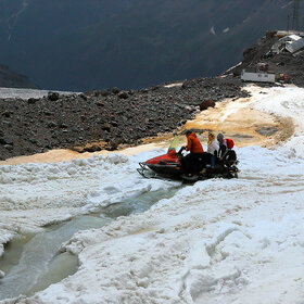 ����-����